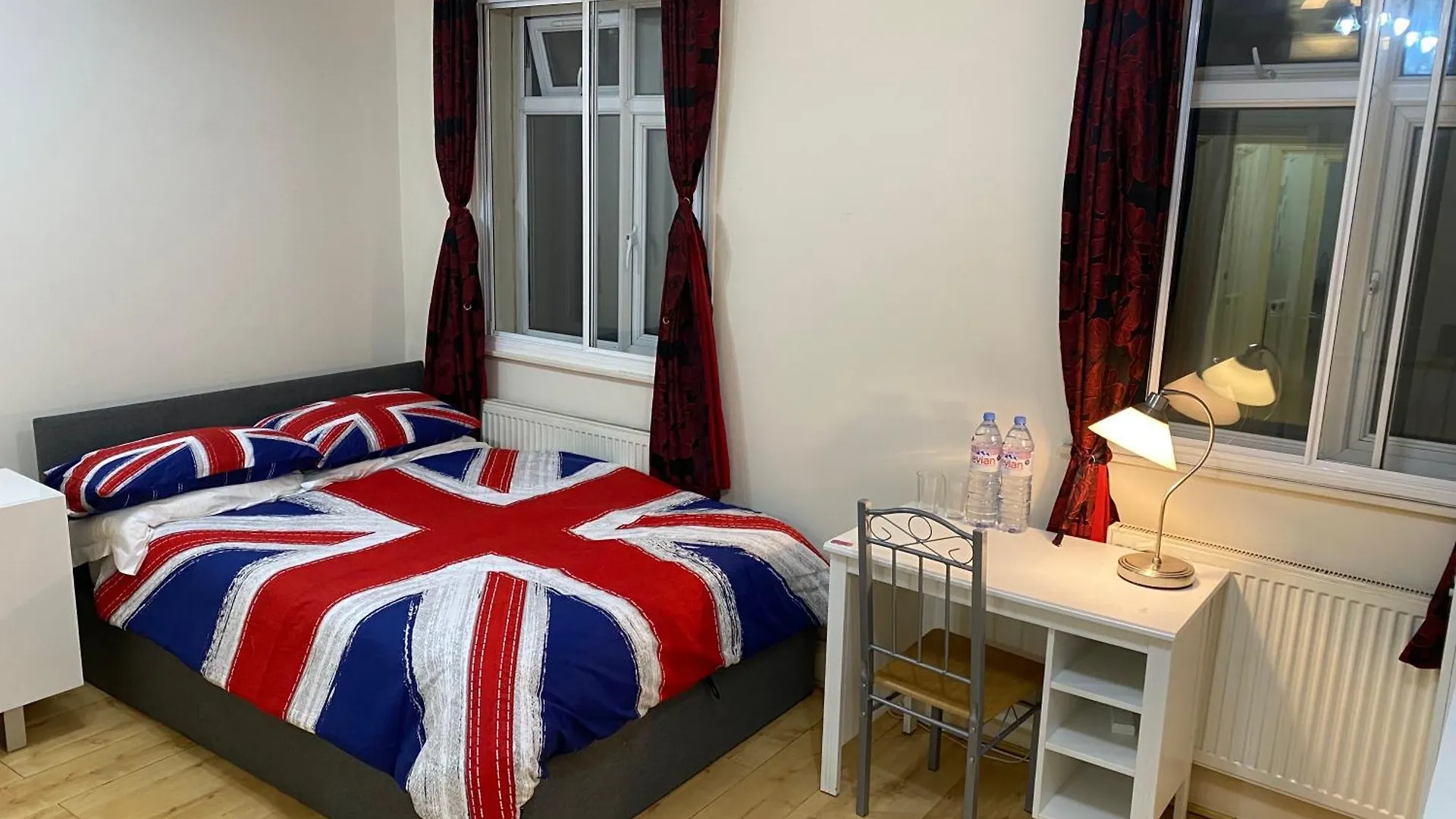 לונדון Privet Room Near Cambridge Heath Station בית אירוח